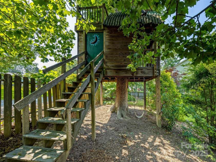 12 Whitleigh Court, Arden, NC 28704.  MLS# CAR4275811, YatesRealty ID 22492. Treehouse