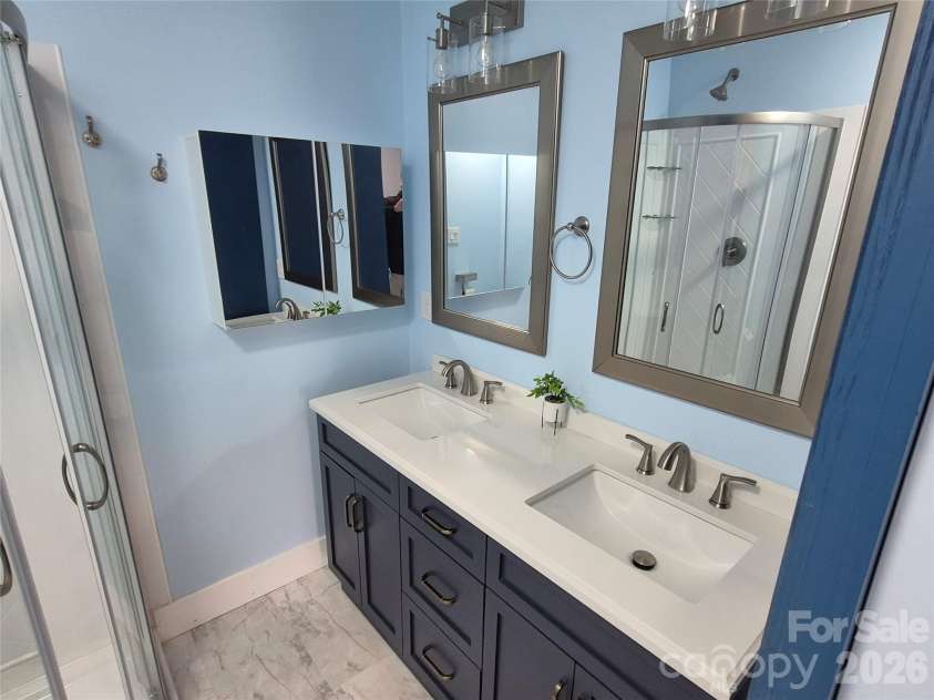 5 Gibson Drive, Maggie Valley, NC 28751.  MLS# CAR4379068, YatesRealty ID 22492. Double Vanity