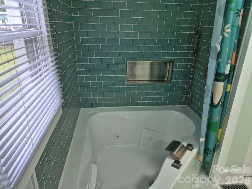 5 Gibson Drive, Maggie Valley, NC 28751.  MLS# CAR4379068, YatesRealty ID 22492. Laundry/Mud Room