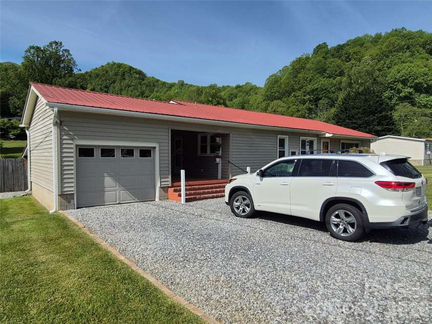 5 Gibson Drive, Maggie Valley, NC 28751.  MLS# CAR4379068, YatesRealty ID 22492. Level Parking, carport in back