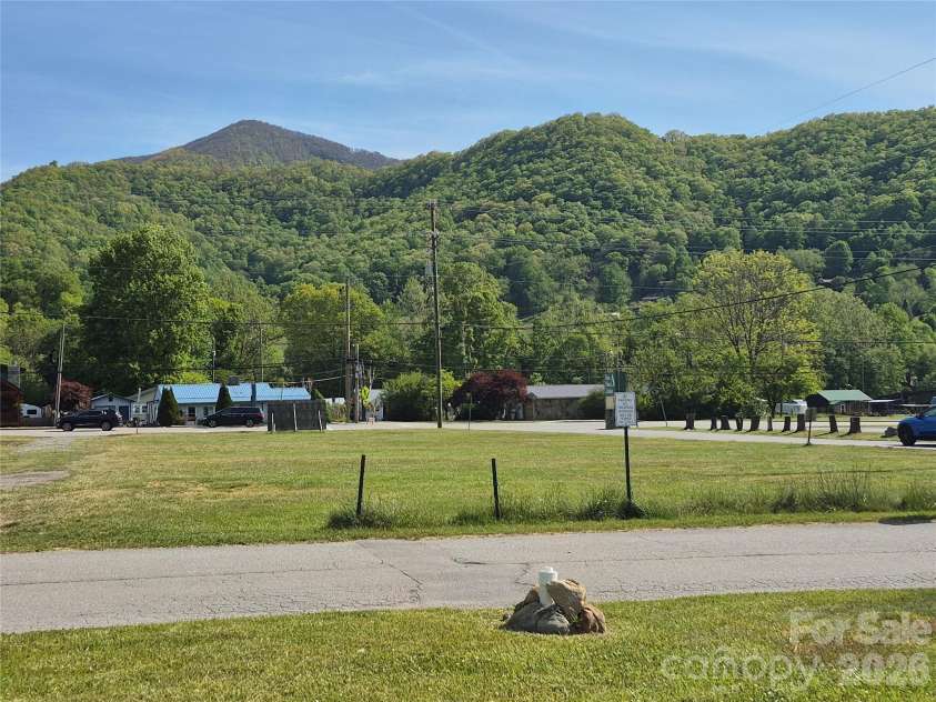 5 Gibson Drive, Maggie Valley, NC 28751.  MLS# CAR4379068, YatesRealty ID 22492. Mountain Views