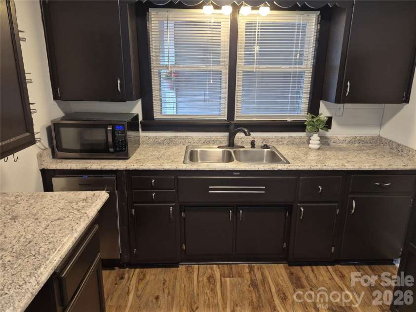 5 Gibson Drive, Maggie Valley, NC 28751.  MLS# CAR4379068, YatesRealty ID 22492. Updated Kitchen