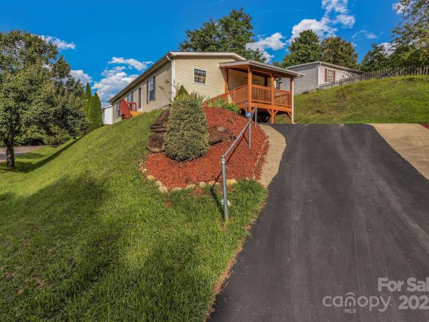102 Hazy Day Road, Swannanoa, NC 28778.  MLS# CAR4275819, YatesRealty ID 22493. 