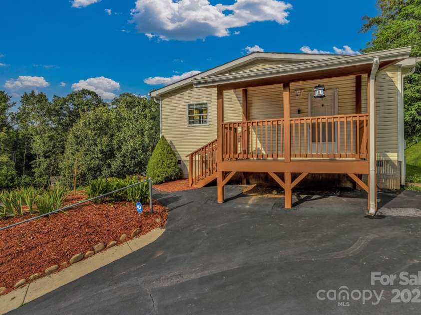 102 Hazy Day Road, Swannanoa, NC 28778.  MLS# CAR4275819, YatesRealty ID 22493. 