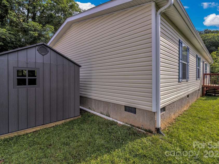 102 Hazy Day Road, Swannanoa, NC 28778.  MLS# CAR4275819, YatesRealty ID 22493. 