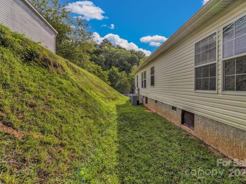 102 Hazy Day Road, Swannanoa, NC 28778.  MLS# CAR4275819, YatesRealty ID 22493. 