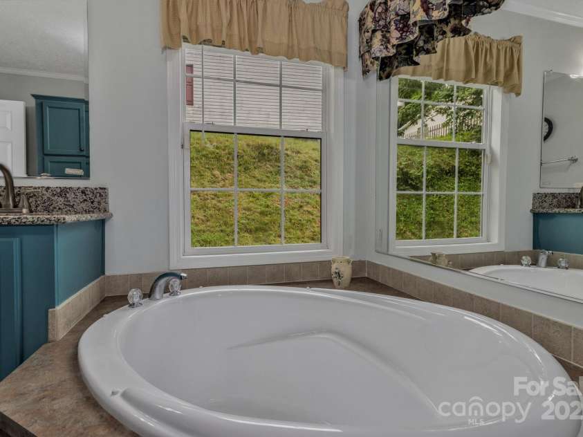 102 Hazy Day Road, Swannanoa, NC 28778.  MLS# CAR4275819, YatesRealty ID 22493. 