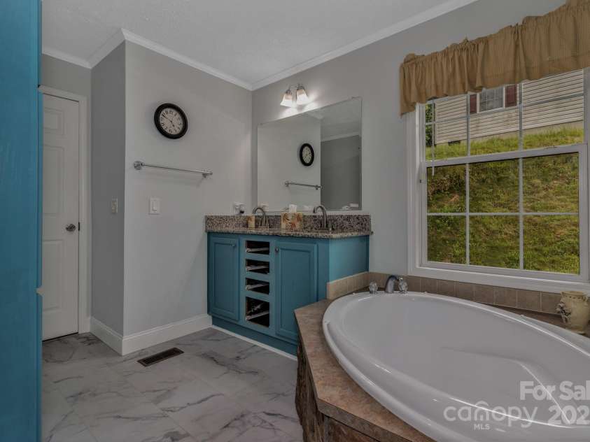 102 Hazy Day Road, Swannanoa, NC 28778.  MLS# CAR4275819, YatesRealty ID 22493. 