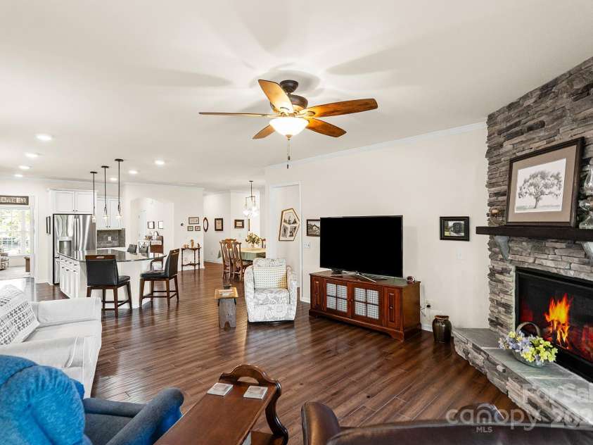 673 Birchway Drive, Fort Mill, SC 29715.  MLS# CAR4313629, YatesRealty ID 22493. Great Room with fireplace and ceiling fan.