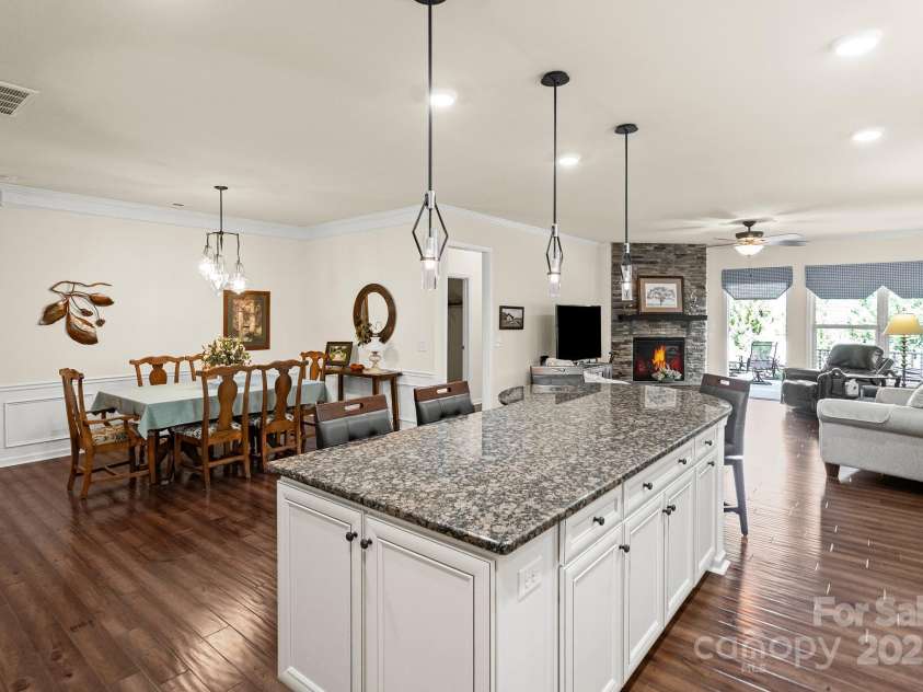 673 Birchway Drive, Fort Mill, SC 29715.  MLS# CAR4313629, YatesRealty ID 22493. Spacious open floor plan.  Great for entertaining.