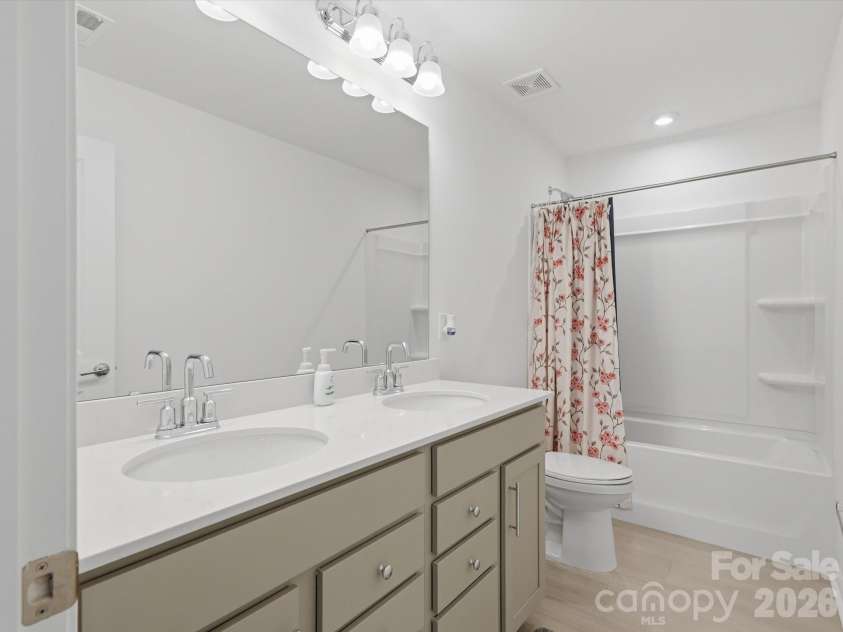 11126 Glasden Road, Charlotte, NC 28278.  MLS# CAR4393781, YatesRealty ID 22495. 