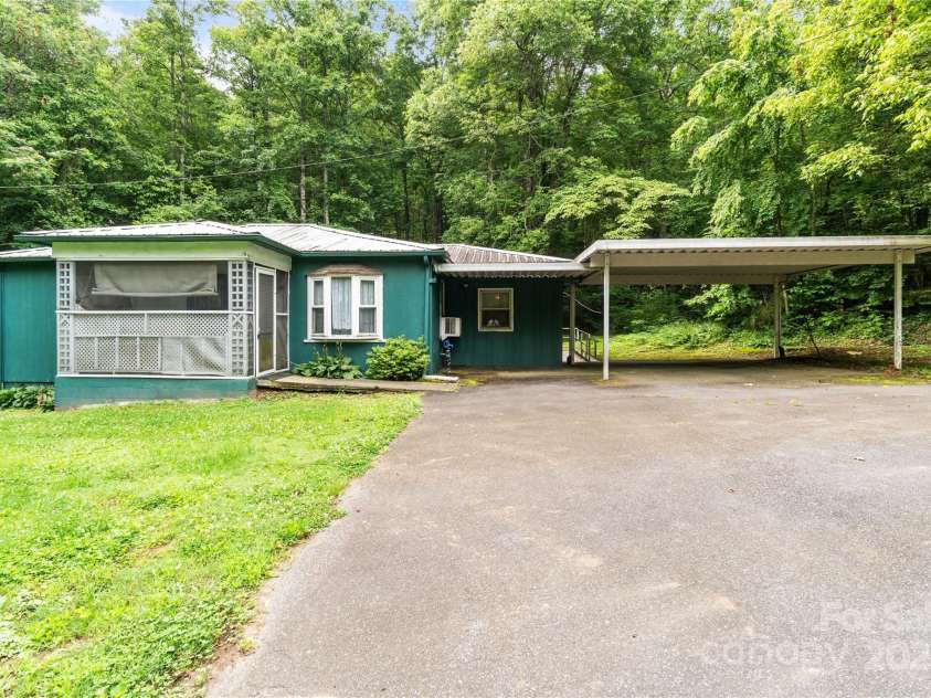 3325 Deerbrook Road, Lenoir, NC 28645.  MLS# CAR4270737, YatesRealty ID 22495. 