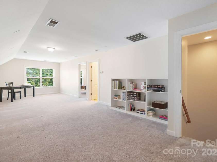 4009 Oxford Mill Road, Waxhaw, NC 28173.  MLS# CAR4267673, YatesRealty ID 22496. 3rd Floor, another Bonus!