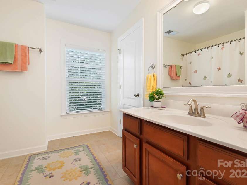 4009 Oxford Mill Road, Waxhaw, NC 28173.  MLS# CAR4267673, YatesRealty ID 22496. 4th full bath