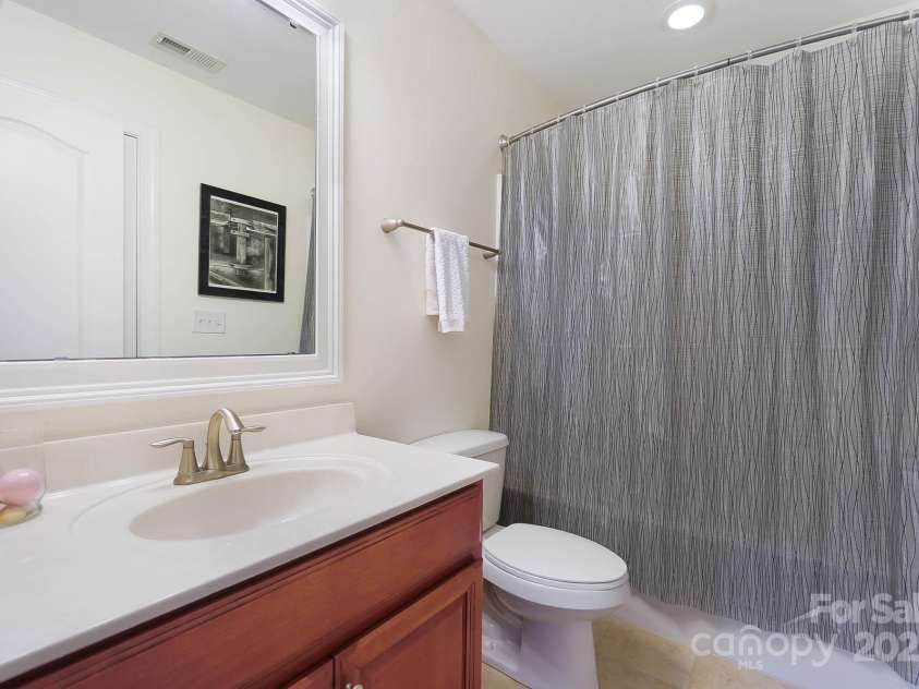 4009 Oxford Mill Road, Waxhaw, NC 28173.  MLS# CAR4267673, YatesRealty ID 22496. 5th full bathroom on third floor