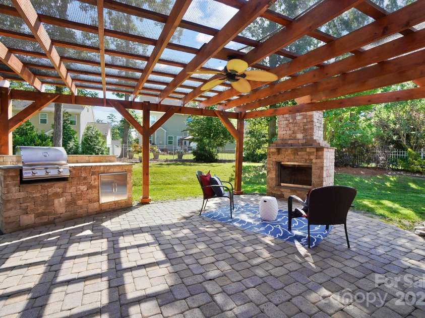 4009 Oxford Mill Road, Waxhaw, NC 28173.  MLS# CAR4267673, YatesRealty ID 22496. Have a big barbecue gathering with a big fire on those cool evening!