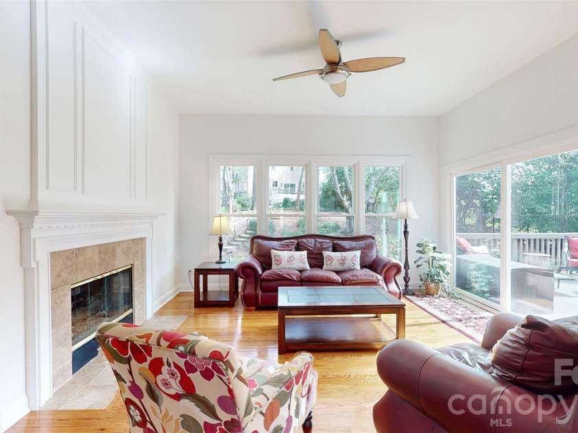 5423 Piper Glen Drive, Charlotte, NC 28277.  MLS# CAR4356760, YatesRealty ID 22496. 