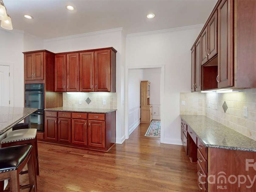 5423 Piper Glen Drive, Charlotte, NC 28277.  MLS# CAR4356760, YatesRealty ID 22496. 