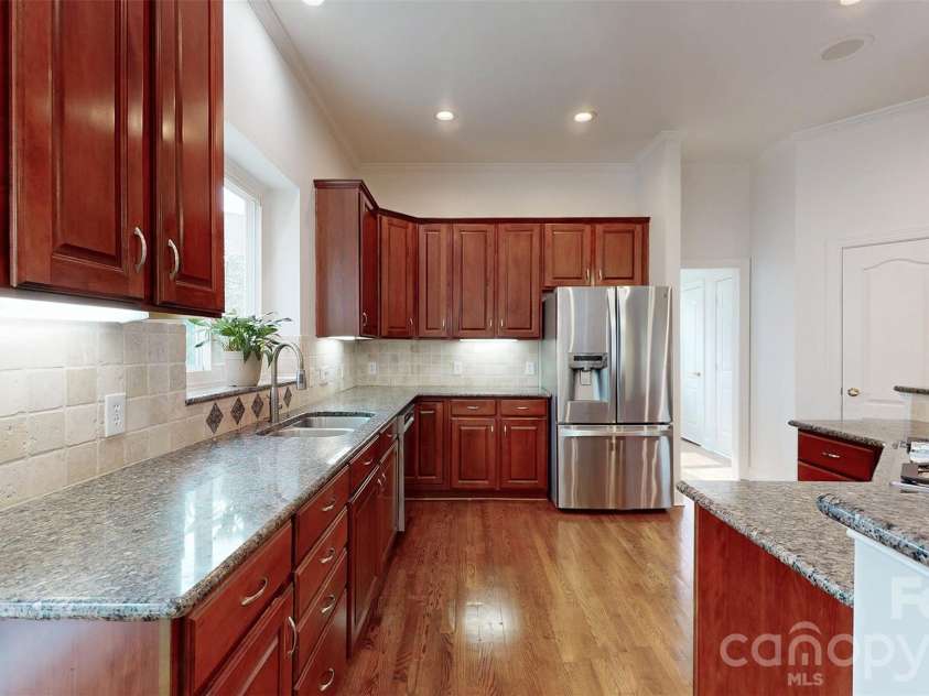 5423 Piper Glen Drive, Charlotte, NC 28277.  MLS# CAR4356760, YatesRealty ID 22496. 