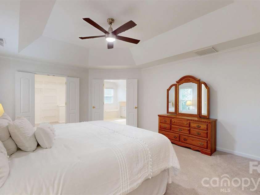 5423 Piper Glen Drive, Charlotte, NC 28277.  MLS# CAR4356760, YatesRealty ID 22496. 