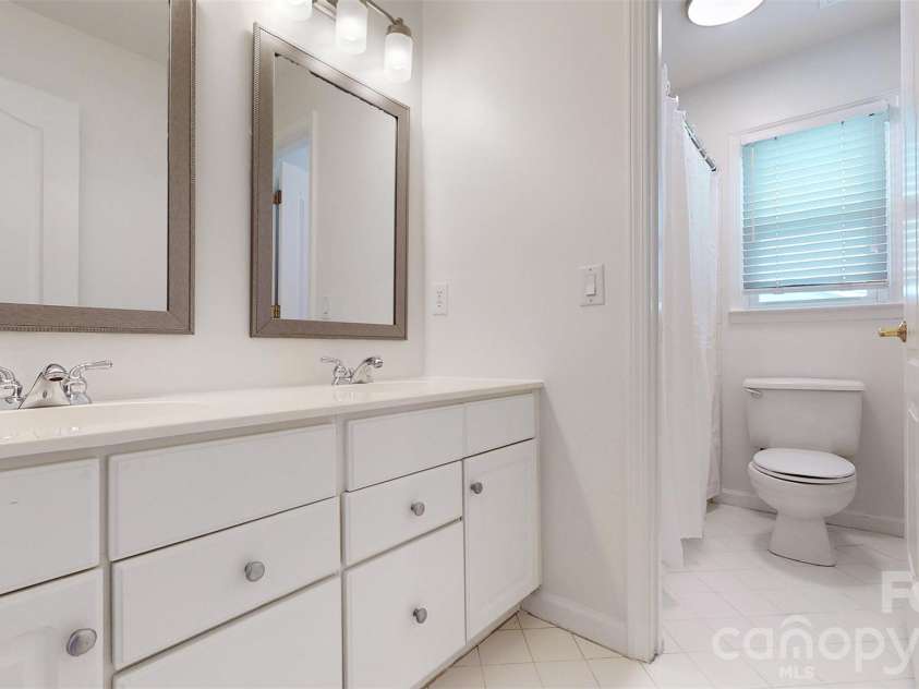 5423 Piper Glen Drive, Charlotte, NC 28277.  MLS# CAR4356760, YatesRealty ID 22496. 