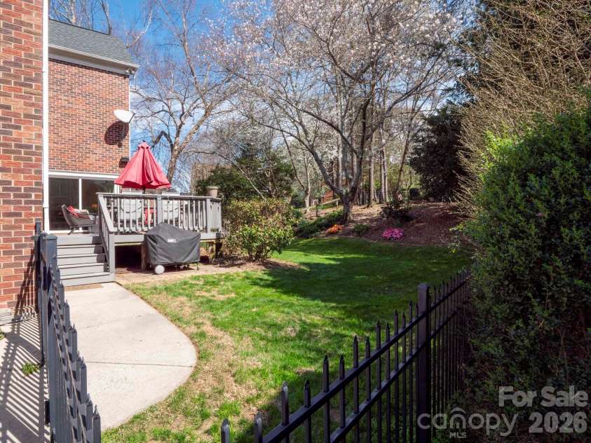 5423 Piper Glen Drive, Charlotte, NC 28277.  MLS# CAR4356760, YatesRealty ID 22496. 