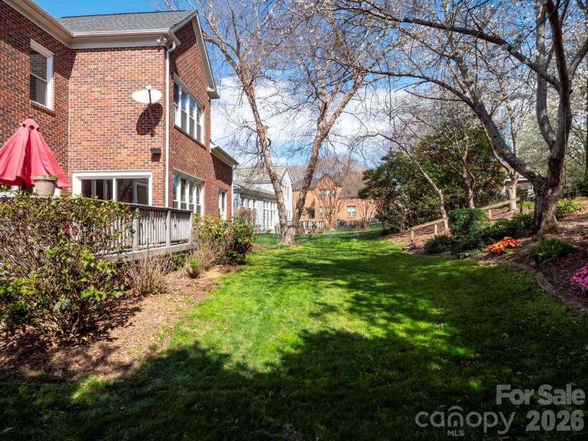5423 Piper Glen Drive, Charlotte, NC 28277.  MLS# CAR4356760, YatesRealty ID 22496. 