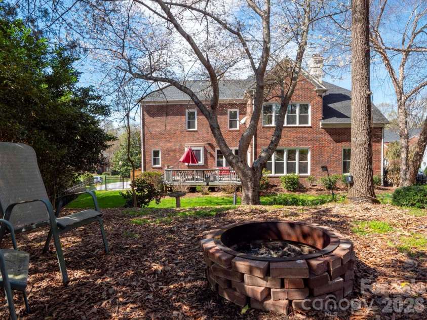 5423 Piper Glen Drive, Charlotte, NC 28277.  MLS# CAR4356760, YatesRealty ID 22496. 