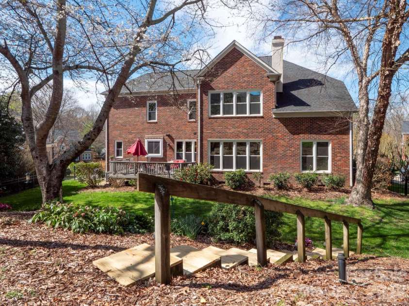 5423 Piper Glen Drive, Charlotte, NC 28277.  MLS# CAR4356760, YatesRealty ID 22496. 