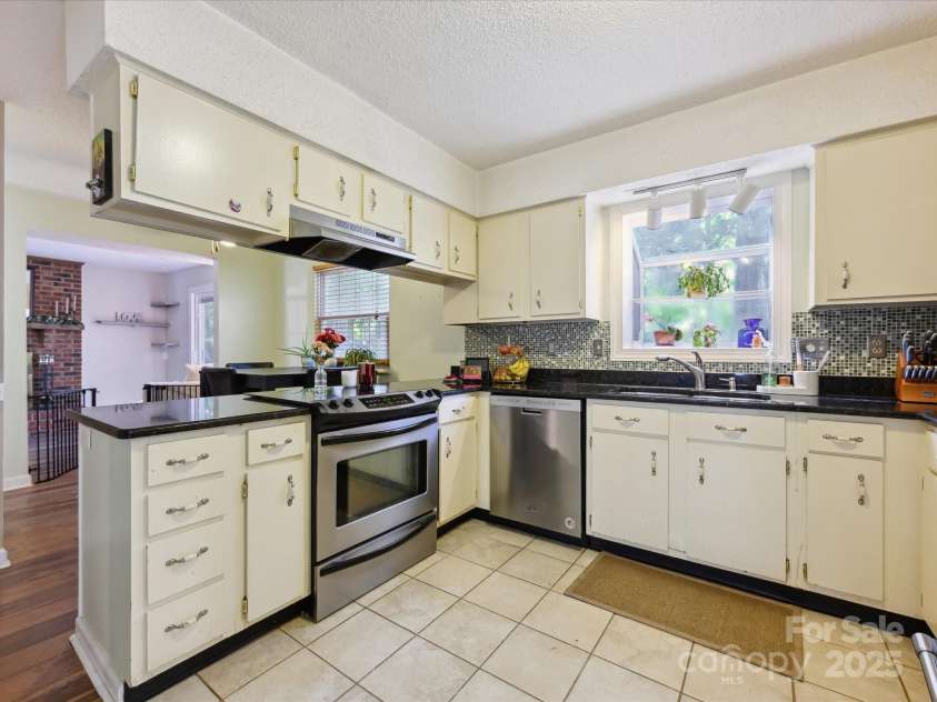 11718 Battery Place, Charlotte, NC 28273.  MLS# CAR4258299, YatesRealty ID 22497. 