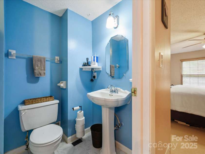 11718 Battery Place, Charlotte, NC 28273.  MLS# CAR4258299, YatesRealty ID 22497. Primary Bathroom with stand-up shower