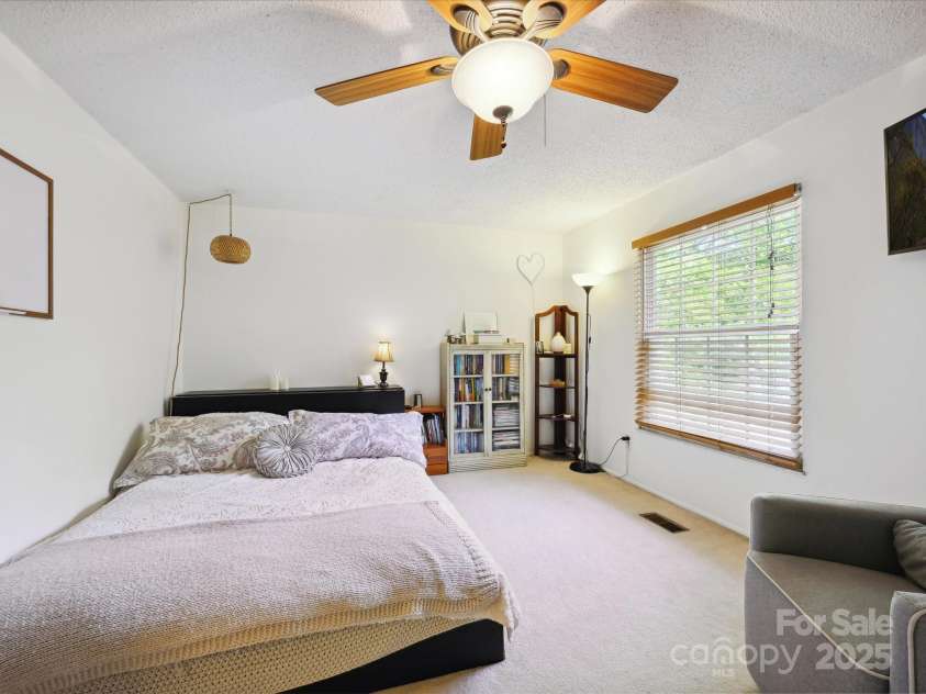 11718 Battery Place, Charlotte, NC 28273.  MLS# CAR4258299, YatesRealty ID 22497. Second Bedroom