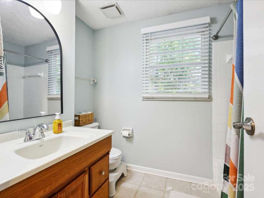 11718 Battery Place, Charlotte, NC 28273.  MLS# CAR4258299, YatesRealty ID 22497. Second Full Bathroom
