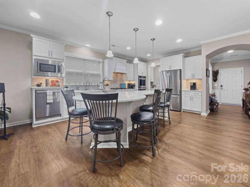 685 Birchway Drive, Fort Mill, SC 29715.  MLS# CAR4356947, YatesRealty ID 22497. Large island w/pendant lighting / raised dishwasher