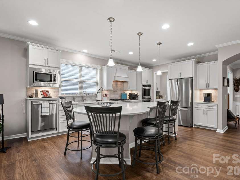685 Birchway Drive, Fort Mill, SC 29715.  MLS# CAR4356947, YatesRealty ID 22497. Raised dishwasher