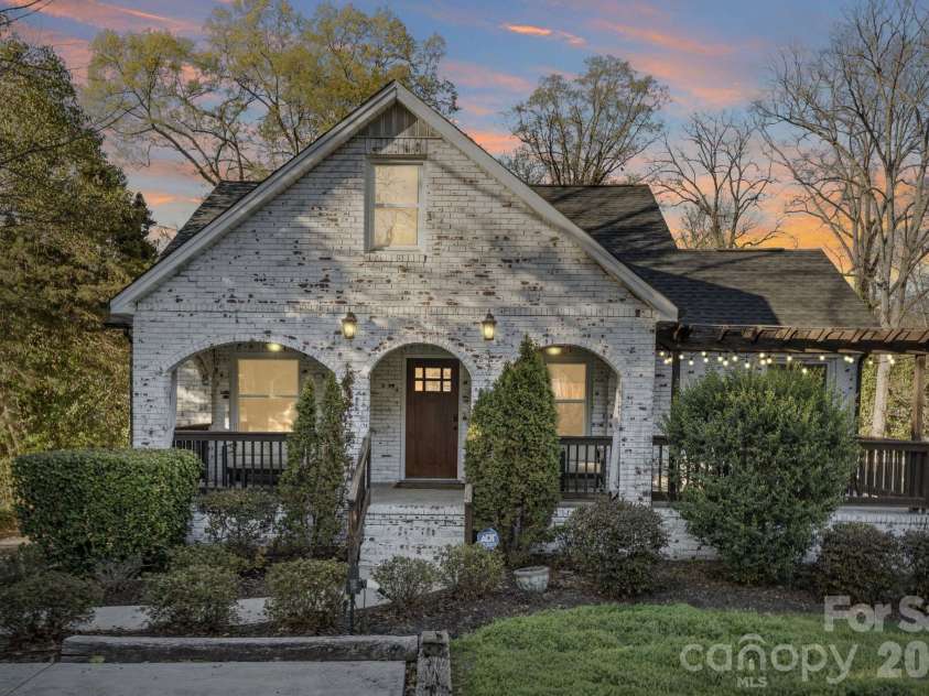 3720 Tuckaseegee Road, Charlotte, NC 28208.  MLS# CAR4356848, YatesRealty ID 22498. Welcome to 3720 Tuckaseegee Rd