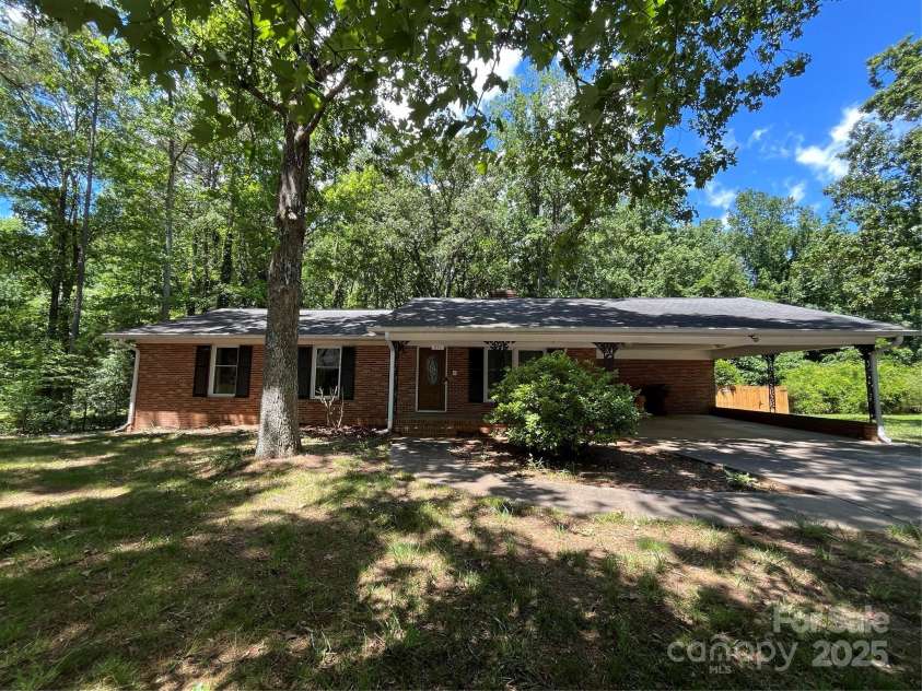 511 Evelyn Avenue, Kannapolis, NC 28083.  MLS# CAR4260364, YatesRealty ID 22498. 