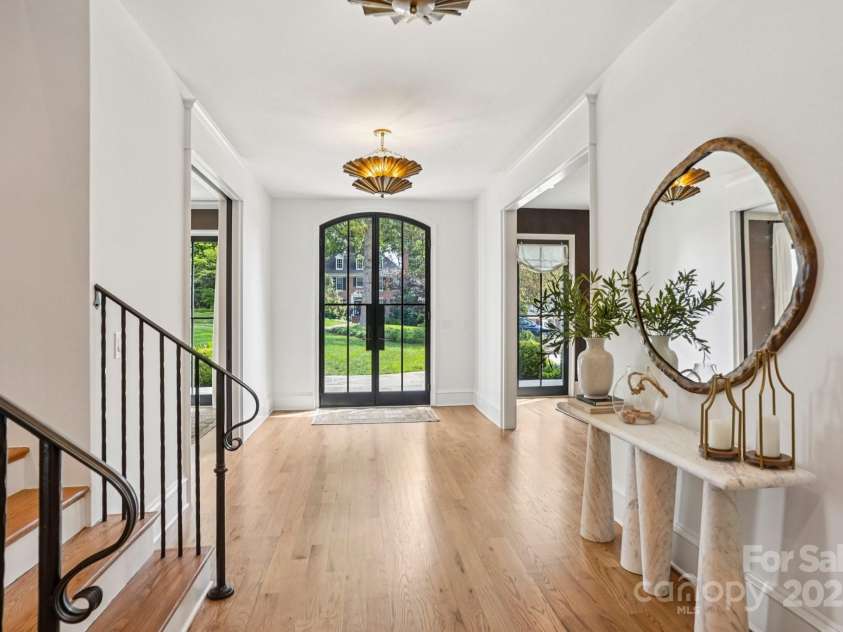 2215 Cortelyou Road, Charlotte, NC 28211.  MLS# CAR4266760, YatesRealty ID 22499. 