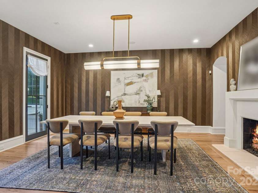 2215 Cortelyou Road, Charlotte, NC 28211.  MLS# CAR4266760, YatesRealty ID 22499. 