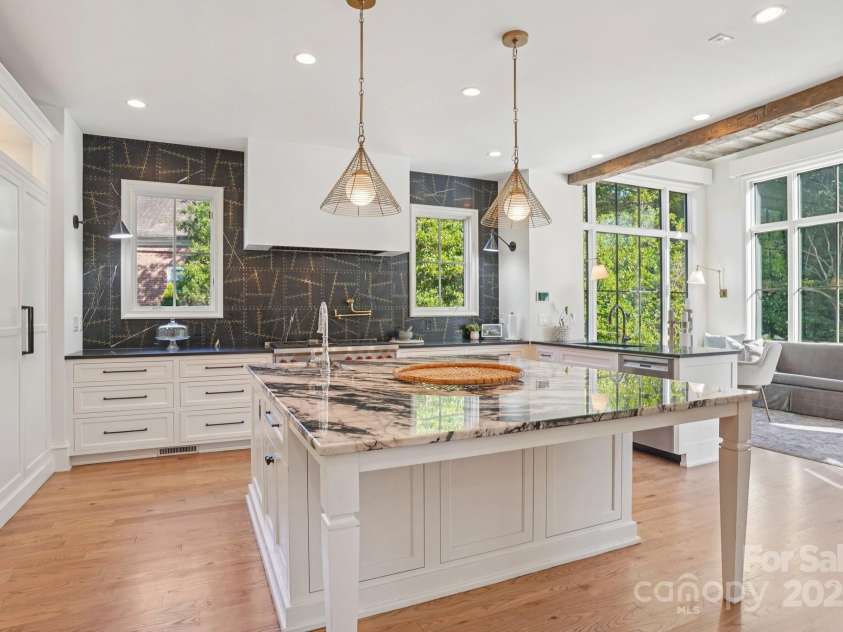 2215 Cortelyou Road, Charlotte, NC 28211.  MLS# CAR4266760, YatesRealty ID 22499. 