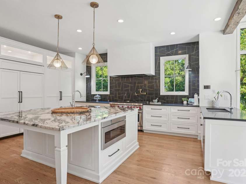 2215 Cortelyou Road, Charlotte, NC 28211.  MLS# CAR4266760, YatesRealty ID 22499. 