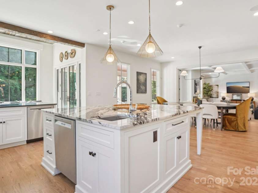 2215 Cortelyou Road, Charlotte, NC 28211.  MLS# CAR4266760, YatesRealty ID 22499. 