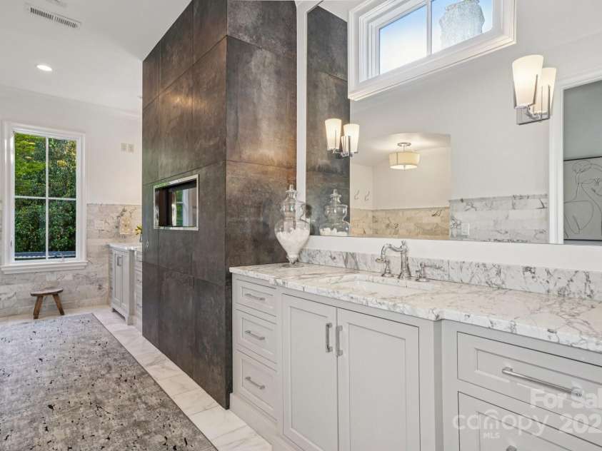 2215 Cortelyou Road, Charlotte, NC 28211.  MLS# CAR4266760, YatesRealty ID 22499. 