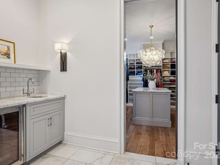 2215 Cortelyou Road, Charlotte, NC 28211.  MLS# CAR4266760, YatesRealty ID 22499. 