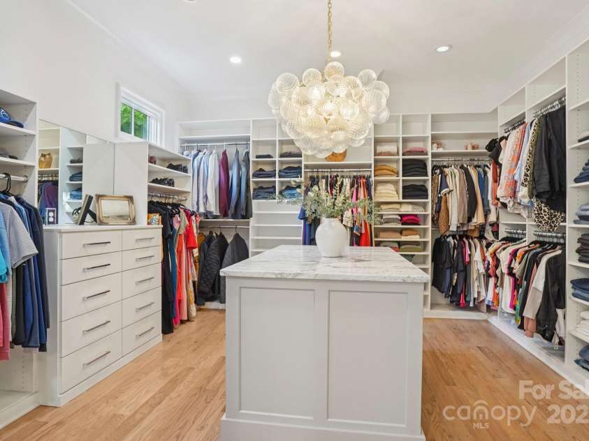2215 Cortelyou Road, Charlotte, NC 28211.  MLS# CAR4266760, YatesRealty ID 22499. 