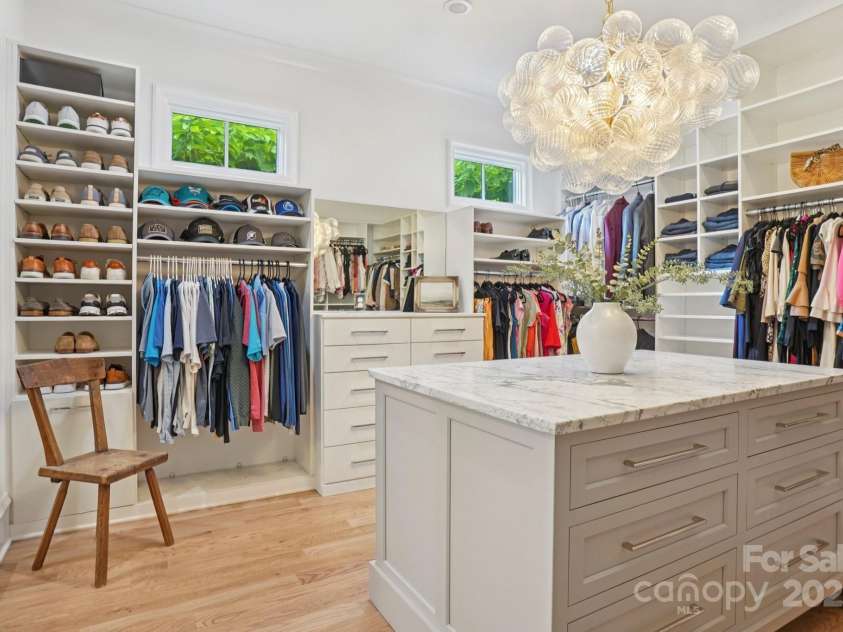 2215 Cortelyou Road, Charlotte, NC 28211.  MLS# CAR4266760, YatesRealty ID 22499. 