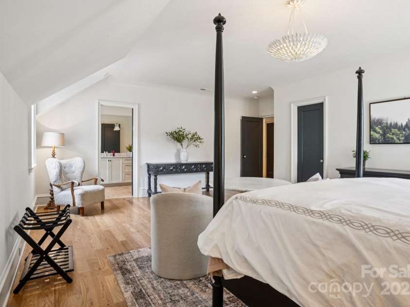 2215 Cortelyou Road, Charlotte, NC 28211.  MLS# CAR4266760, YatesRealty ID 22499. 