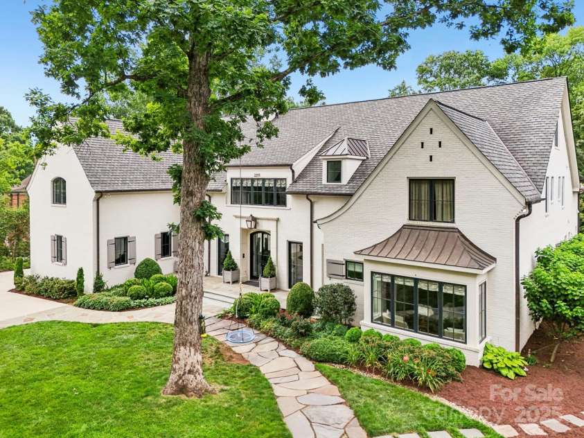 2215 Cortelyou Road, Charlotte, NC 28211.  MLS# CAR4266760, YatesRealty ID 22499. 