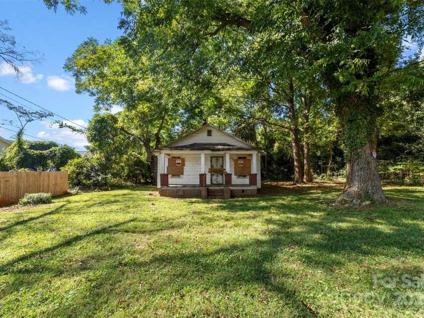 3444 Marvin Road, Charlotte, NC 28211.  MLS# CAR4190106, YatesRealty ID 225. 