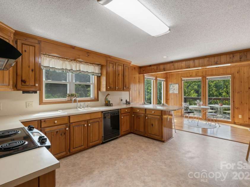505 Old Home Place Drive, Marshall, NC 28753.  MLS# CAR4207123, YatesRealty ID 225. 